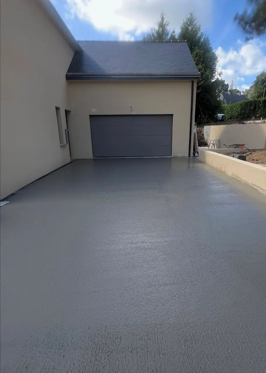 Allée de garage en béton armé