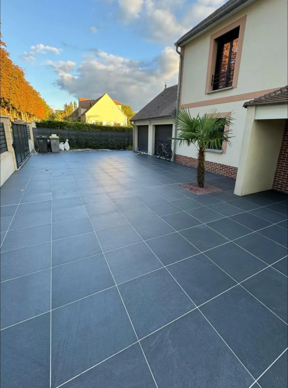 Grande surface carrelée en 60×60 par OSC BAT