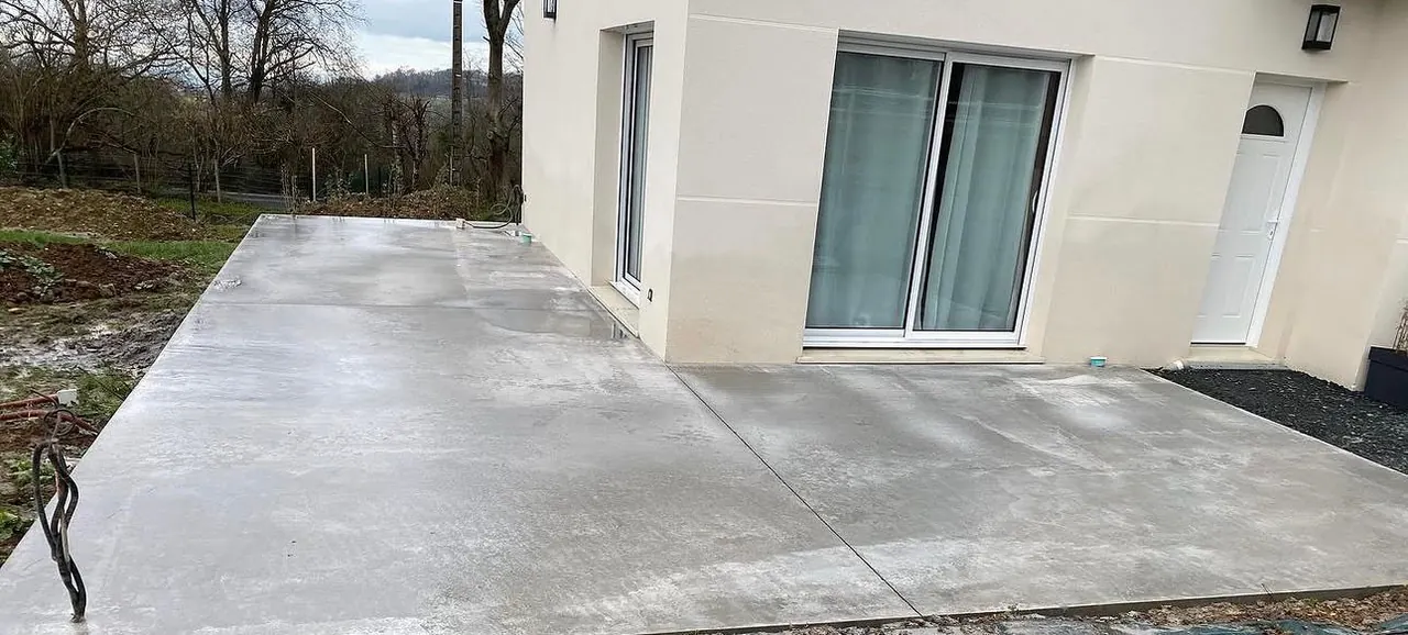 Terrasse en béton armé coulée par OSC BAT